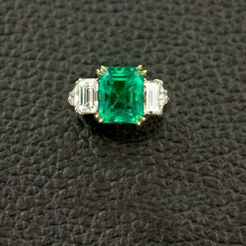 bubble texture rings for women -Emerald & Diamond Ring