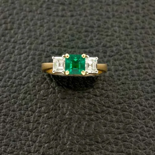 ladies gold rings bee motifs -Emerald & Diamond Ring