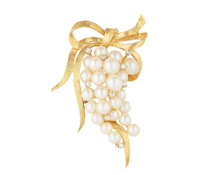 ladies brooch diamond details -Vintage Cultured Pearl and 0.20ctw Diamond Tied Bow Brooch in 18K